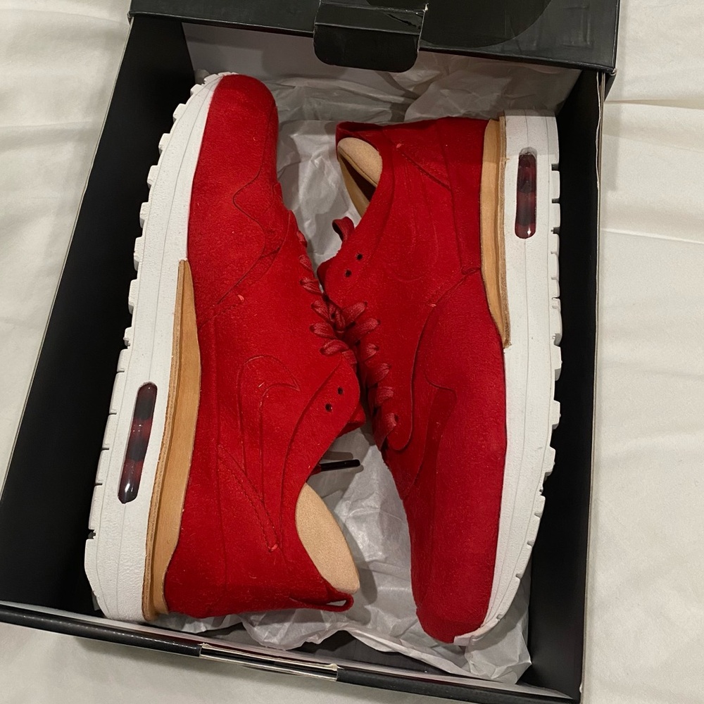 Brand New Women’s Air Max Royal Red Size 9